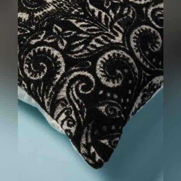 NWT Deco Throw Pillow Halloween Black Jacquard Bats Skulls Novogratz 14x24 - Picture 3 of 3